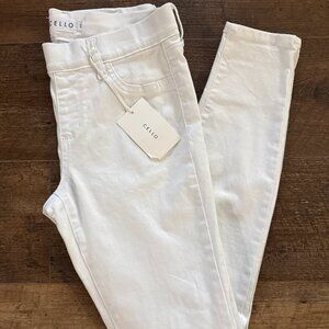 CELLO Mid Rise Skinny Jeans Size Small NWT